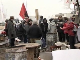 El activista italiano Luca Abbà está fuera de peligro