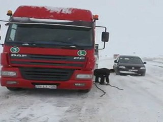 D200 Karayolu Tekyönlü Kapandı Araçlar Hafik'te Bekletildi