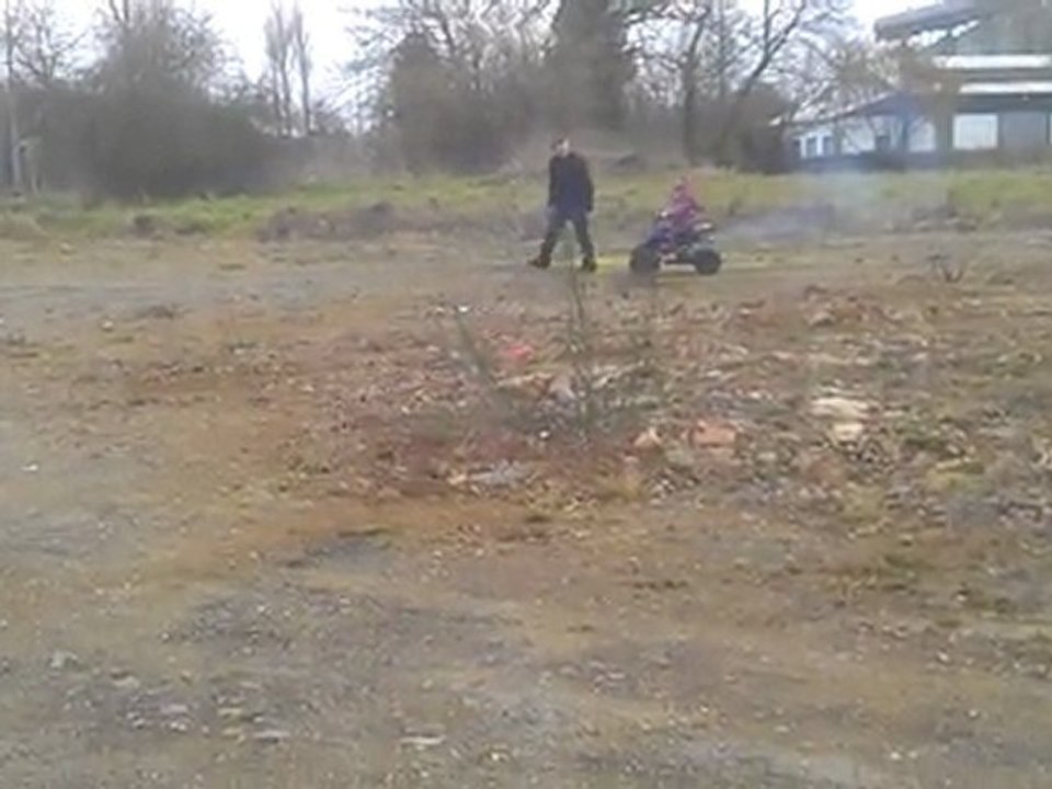 Laetitia et Ethan font du quad