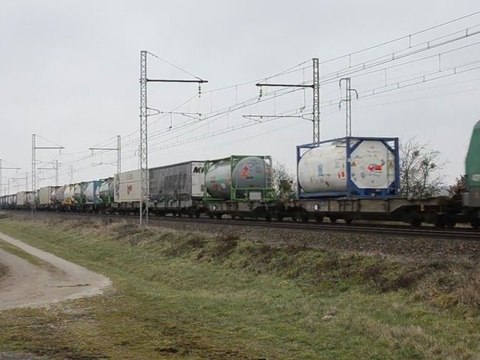 BB 27000 assurant un train du combiné