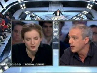 Poutou dans mots croisés: une leçon d'économie à NKM