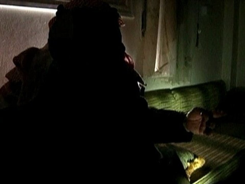 Syrian town struggles under siege, awaits attack