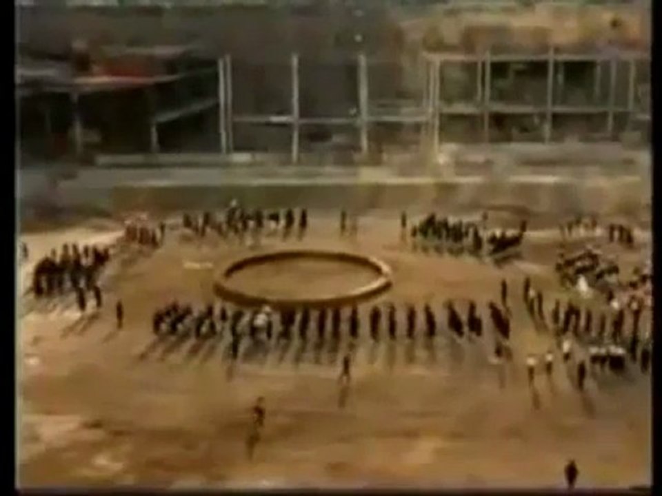 symbolique et commémoration en hommage aux victimes du 11 septembre 2001 - Illuminati Ritual at Ground Zero 911