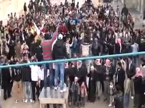 فري برس مظاهرة رغم القصف في حمص حي الربيع العربي جمعة تسليح الجيش الحر 2 3 2012