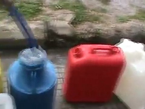 فري برس حمص القصور عقاب أهالي حي القصور بنقطاع المياه والكهرباء عن الحي منذ 5 أيااام 3 3 2012