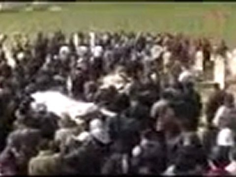 فري برس الأتارب المحتلة تشييع الشهيدين ماجد عبيد و انس الزين تم قصفهم من قبل عصابات الاسد في الأتارب 3 3 2012