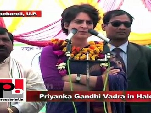 Priyanka Gandhi Vadra seeks support for Congress in Halor (Raebareli) Priyanka Gandhi Vadra seeks support for Congress in Halor (Raebareli)