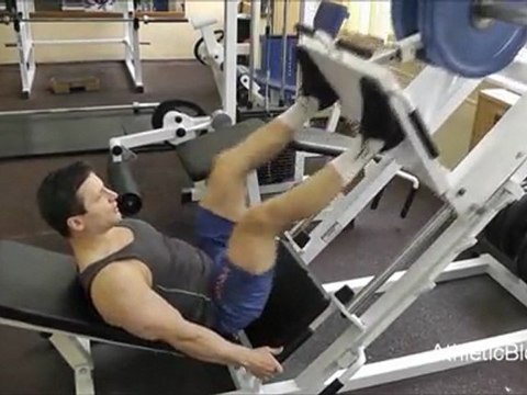 Жим ногами в тренажере с широкой постановкой ног. Техника выполнения упражнения.