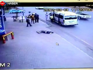 Arabayla Ezdi Yetmedi Bir De Tekmeledi