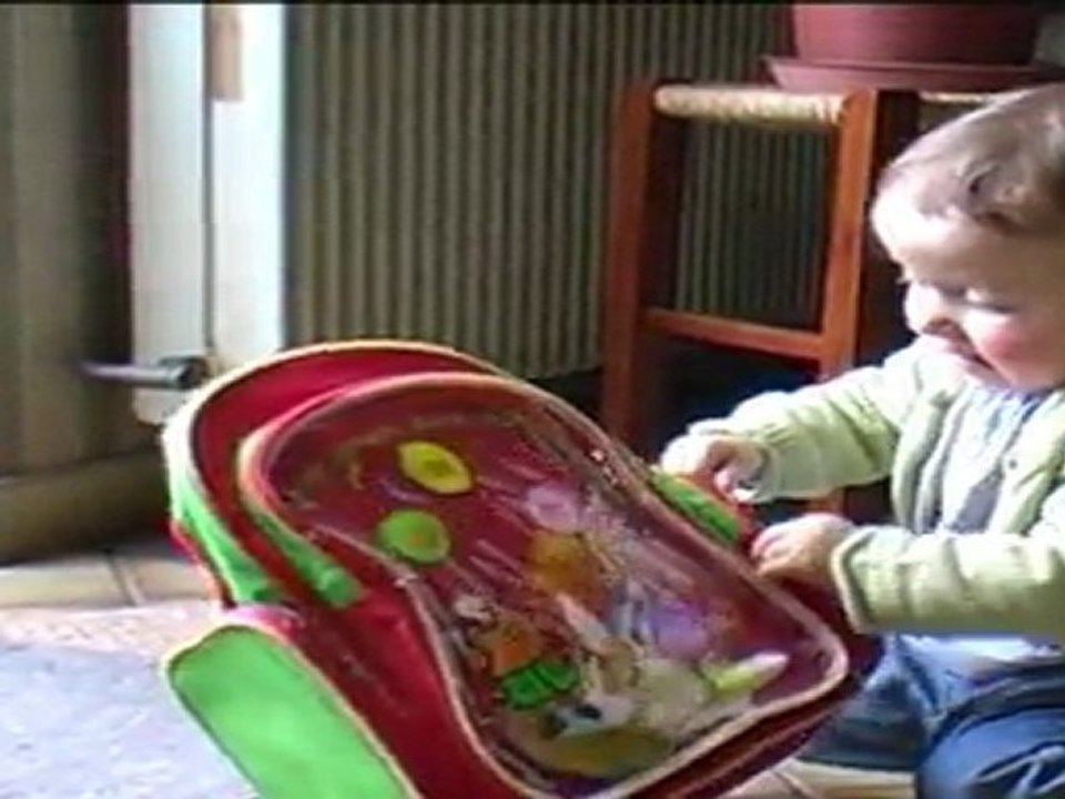 Clara 18 mois en week-end chez papy mamie