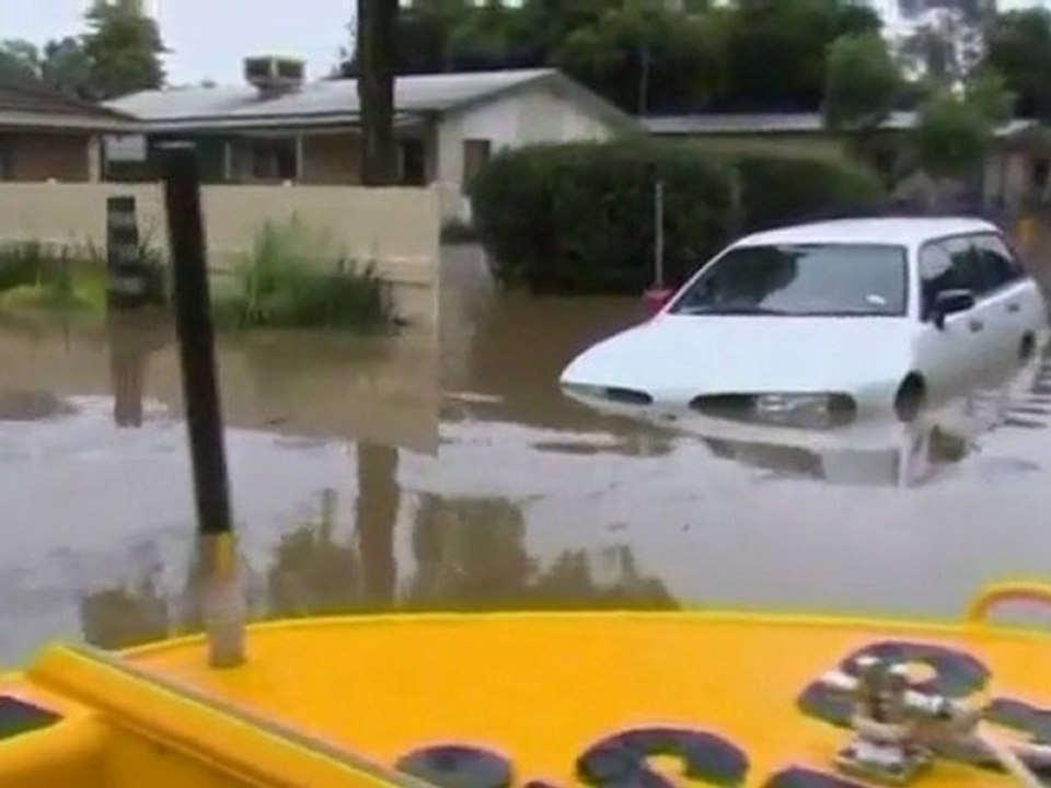 Floodwaters grip eastern Australia