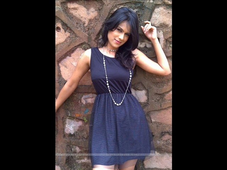 EK HAZARON ..../Nia Sharma ,Kushal Tandon