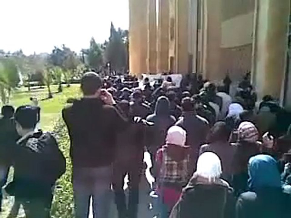 فري برس جامعة حلب مظاهرة كلية الزراعة تصل إلى كلية الصيدلة 4 3 2012
