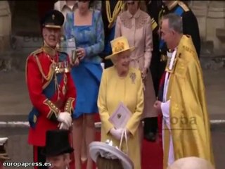 La Reina aconseja a Catalina alargar sus faldas