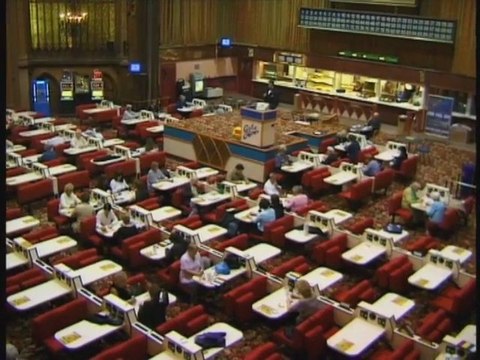 Son téléphone portable sonne durant le Bingo