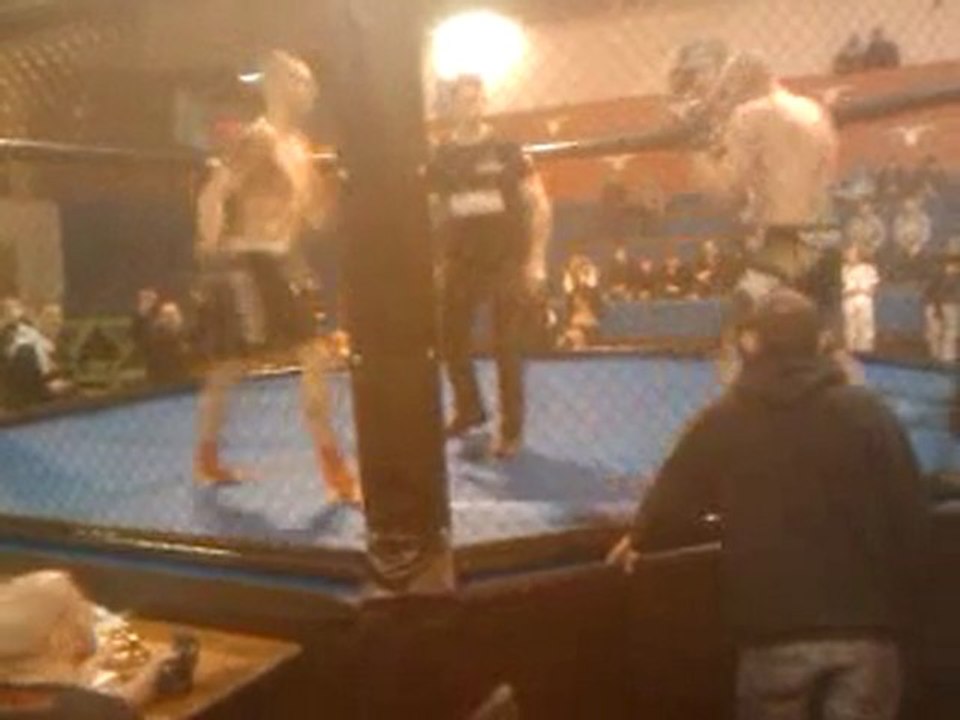 Jeremy Janvier (Grenay Fight Team) vs Jeremy Bachy (Team Bachy) (shooto 04.03.2012) vidéo 2