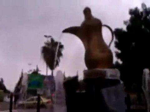 فري برس مشاعل الحرية صبغ دوار الدلة بالأحمر كناية عن حمام الدم 4 3 2012