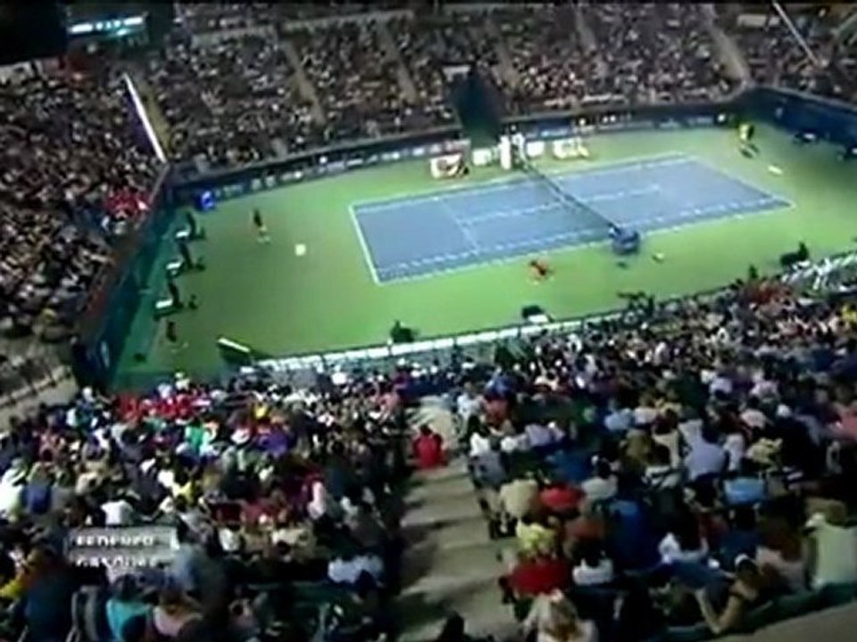 Federer bỏ nhỏ tuyệt đẹp trong trận thắng Gasquet