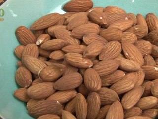 Monder une amande - 750 Grammes