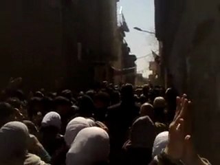 لحظه دخول المقبرة لتشييع الشهيد المجند المعتصم بالله حتاحت   5-3-2012