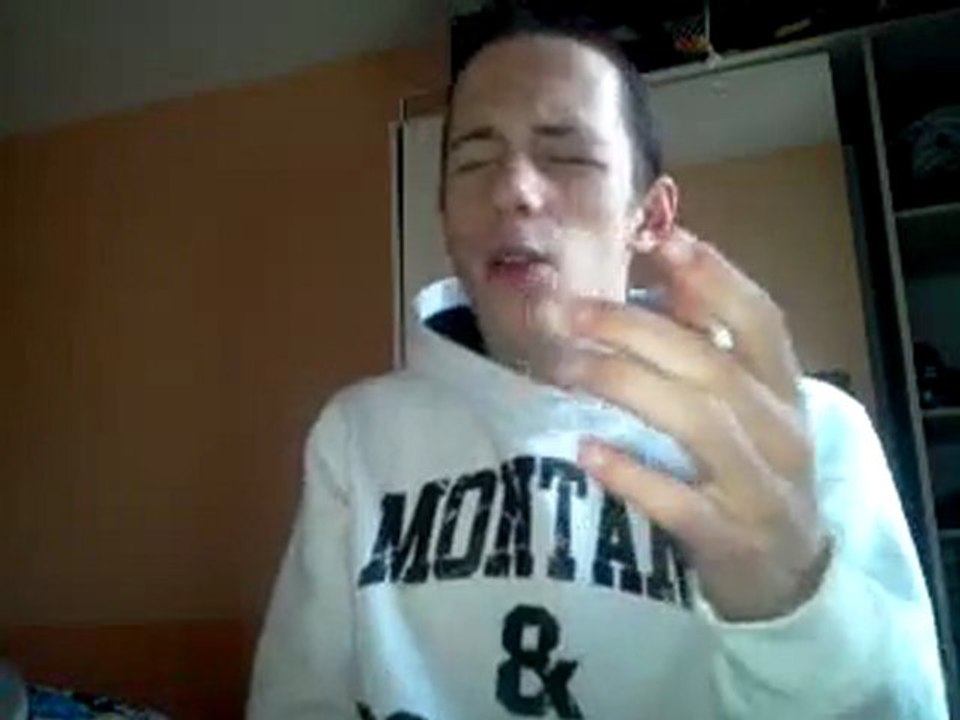 benjamin qui chante sur tu Justin Bieber ;)