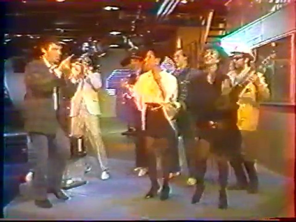 Jean Michel Grandjean sur TF1 avec Yves Mourousi chante "Privatisation"