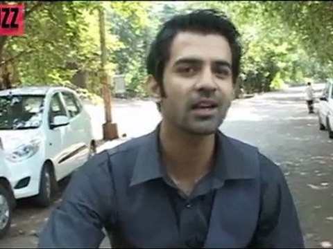 Arnav CARRIES Khushi In the Car in Iss Pyaar Ko Kya Naam Doon 2nd March 2012