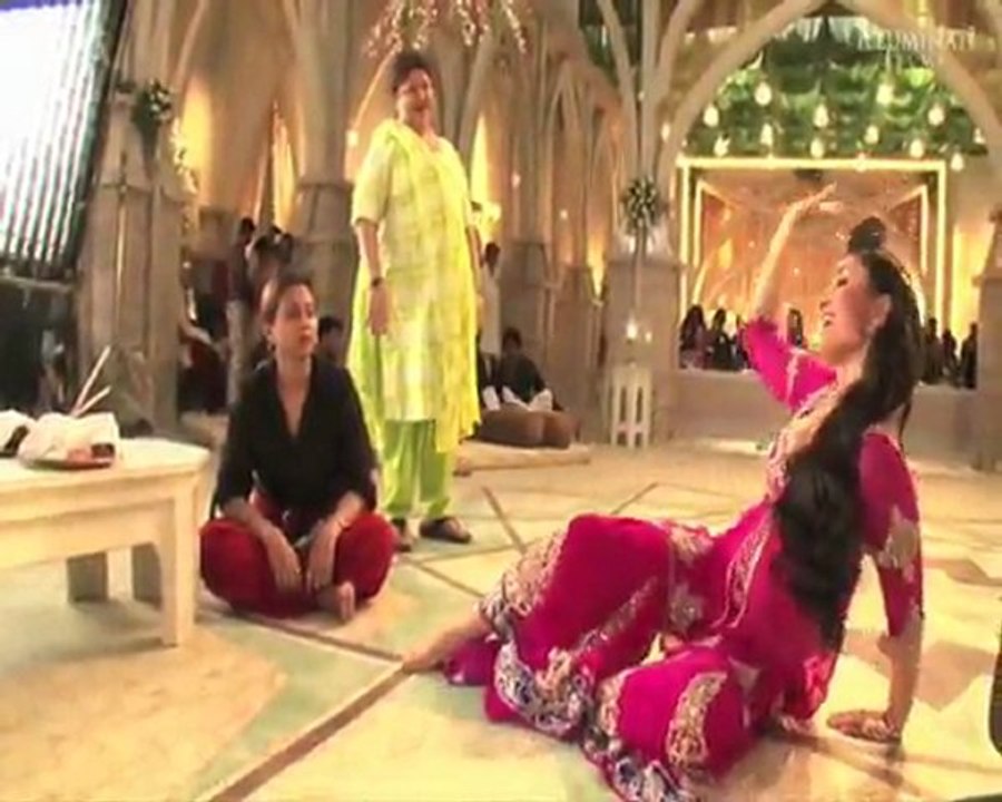 The Making of the Mujra song - Agent Vinod (2012) more on www.dekho.in