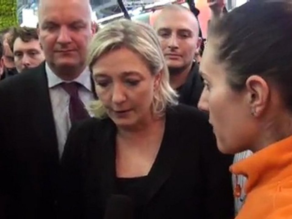 SIA 2012 : Marine Le Pen et le loup