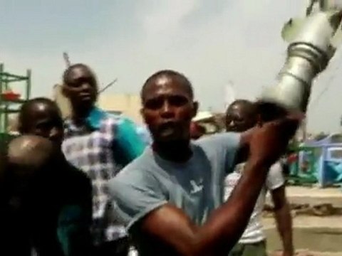 Blast at weapons dump kills hundreds