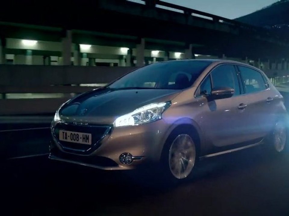 Peugeot 208 - Vidéo Officielle ( www.feline.cc )
