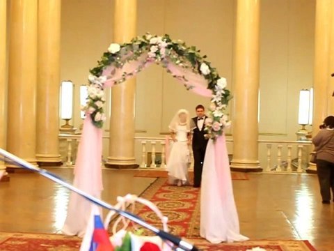 La mariée perd sa robe de mariage (Fake)