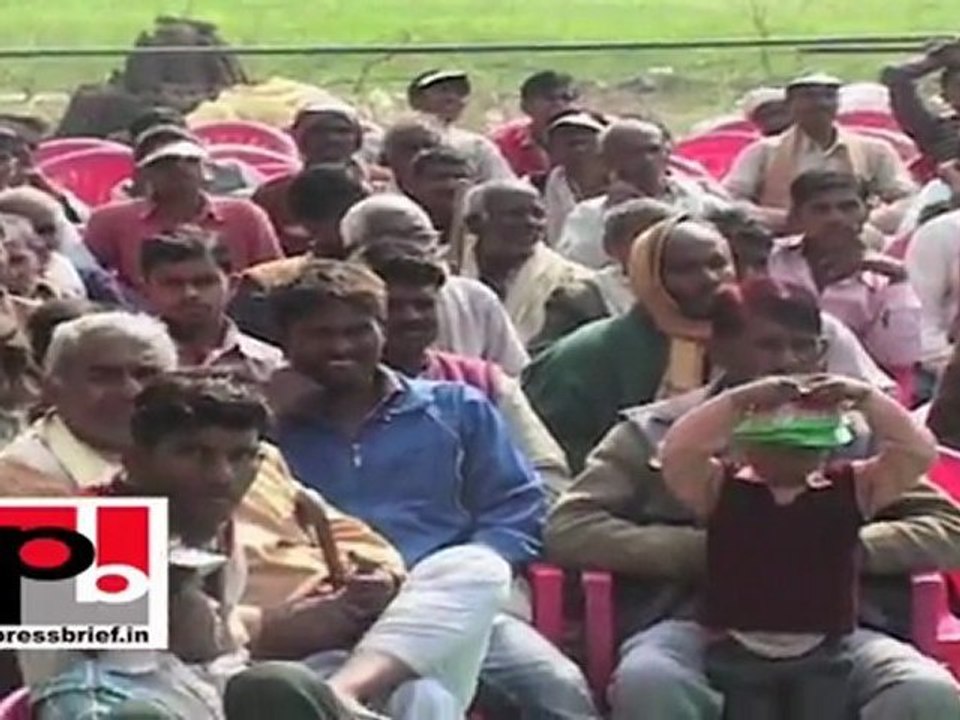 Priyanka Gandhi Vadra campaigns for Congress in Mateenganj (Raebareli)