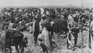 黄河決壊事件　日本軍兵の救助活動　Rescue by Japanese soldiers