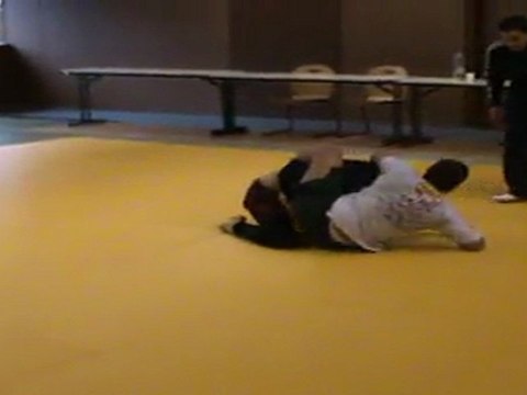 3eme combat hicham tournoi de poissy le 3 mars 2012