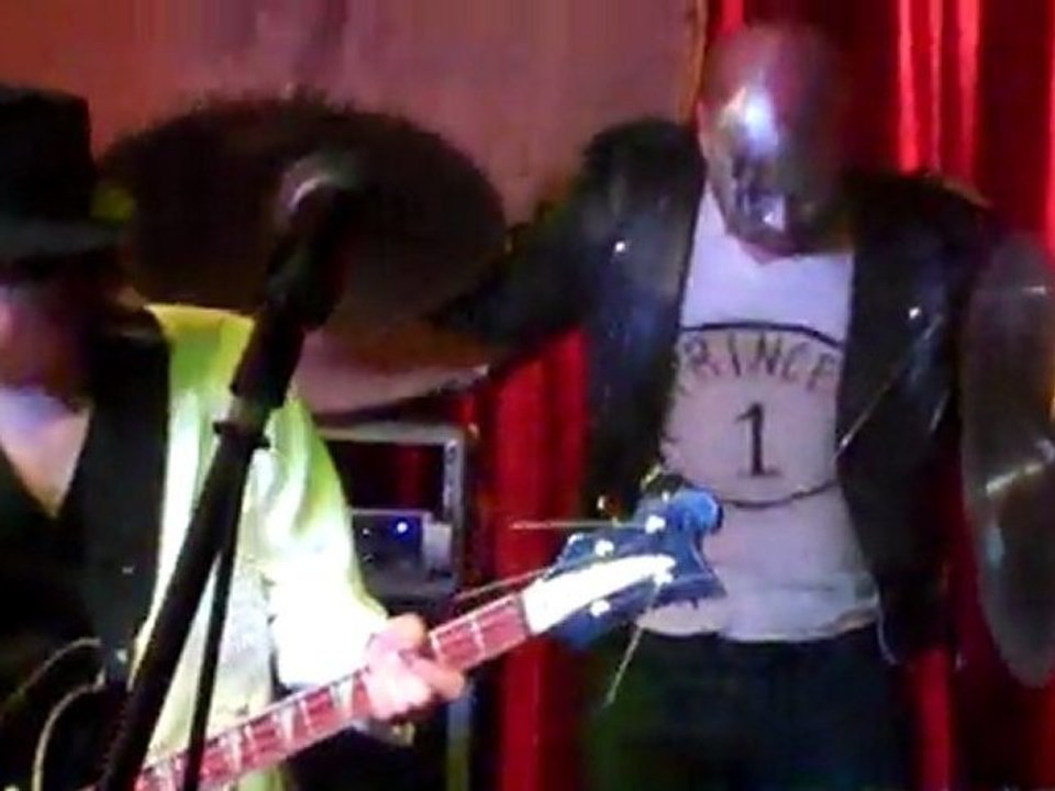 The Protomen - 04/08/11 - Killer Queen (Queen Tribute)