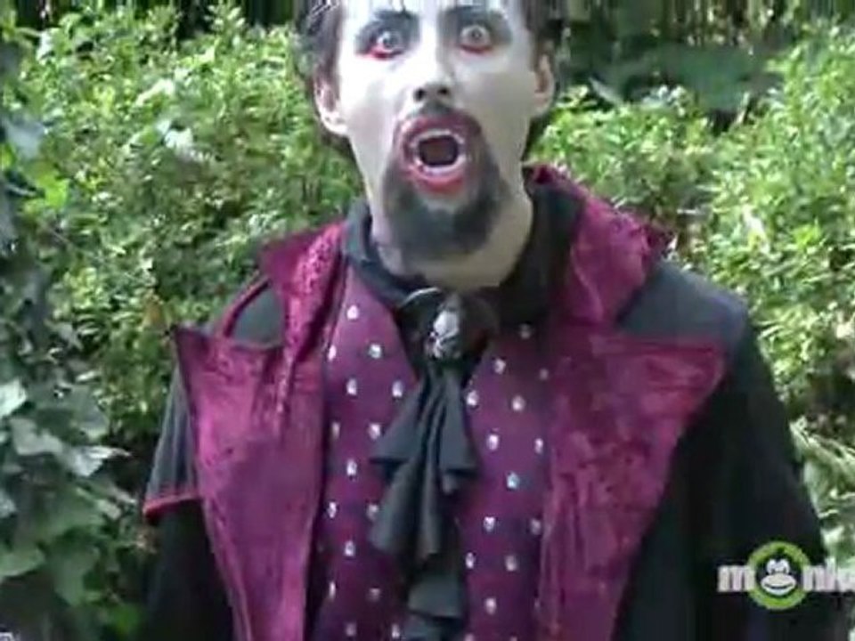 How to Create Vampire Halloween Makeup