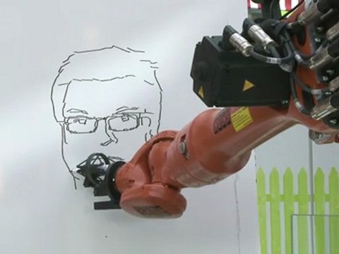 A robot draws people's portraits in CeBIT high-tech fair