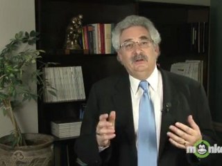 Macular Degeneration Explained: Types, Symptoms, and Impact 👁️