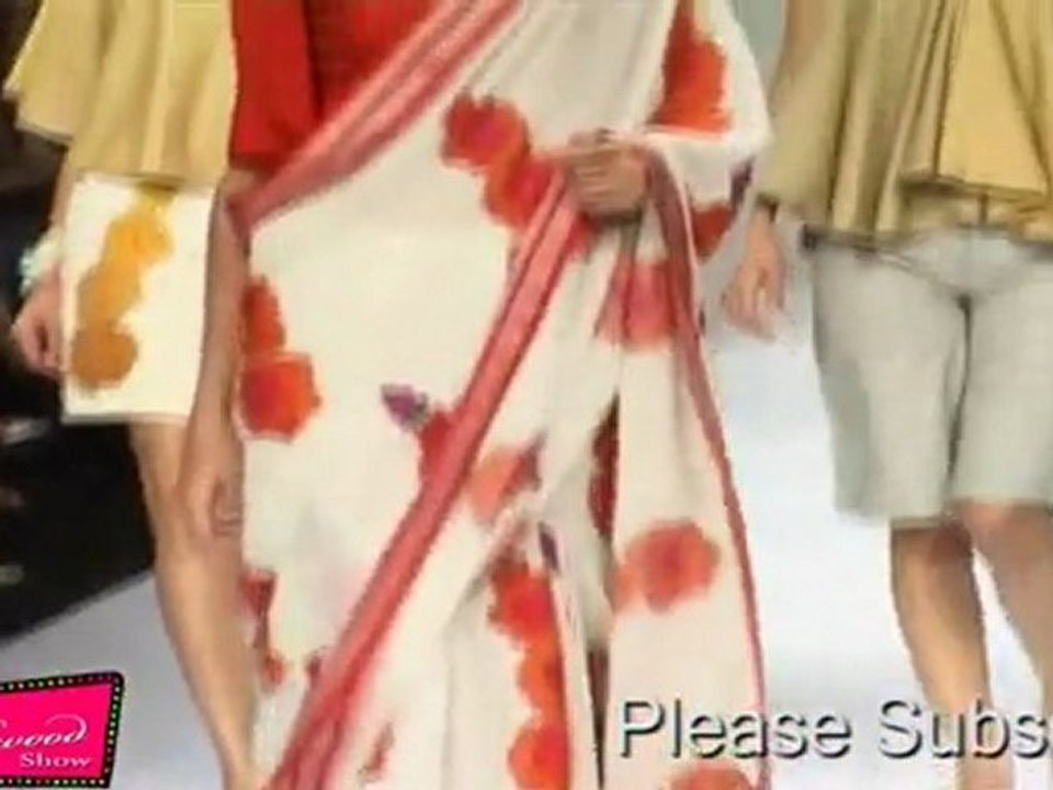 Busty Babes On Ramp Looks Vri Sexy In White Dress@Lakme Fashion Week