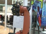 Roboter als Maler und Gogo-Tänzer auf der CeBIT