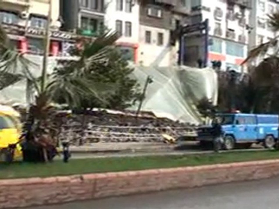 Kdz. Ereğli'de 2.500 yıllık duvar yıkıldı