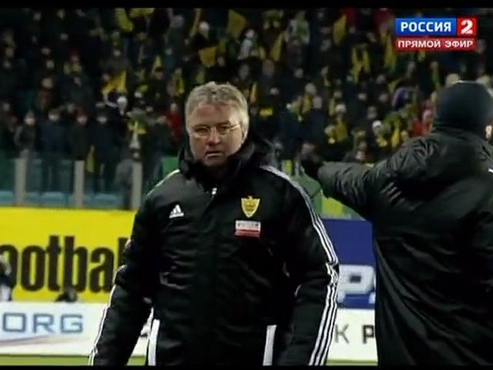 Хиддинк дебютирует победой