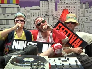 Hombres púa saludo en Noise off festival