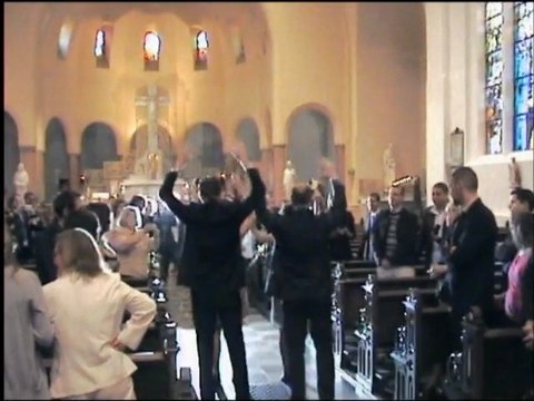 Entrée dans l'Eglise...très spéciale - Mariage Christelle & Jonathan