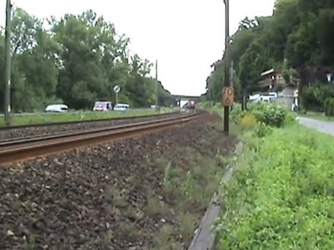 BR145 verläßt Namedy mit Intermodalzug Richtung Bf Andernach