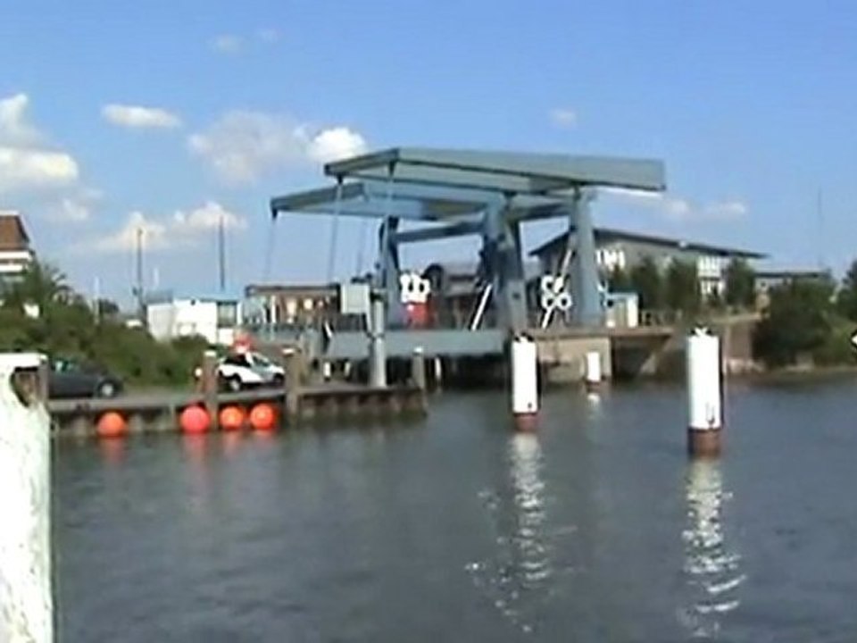 BR218 bei Husum in Doppeltraktion mit IC nach Sylt