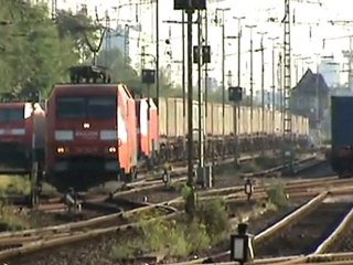 BR152 hat Containerzug abgeliefert und fährt dann solo weg