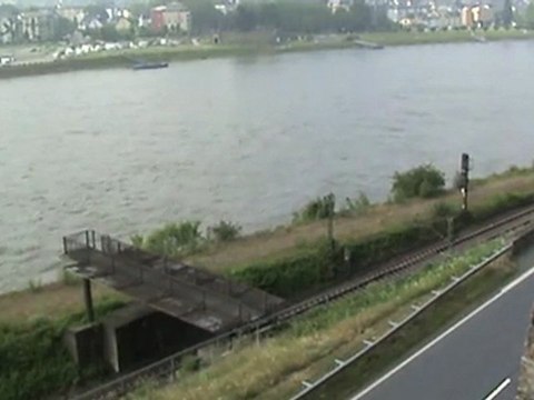 BR152 beim Ortsausgang Neuwied Richtung Köln mit Kesselwagenzug