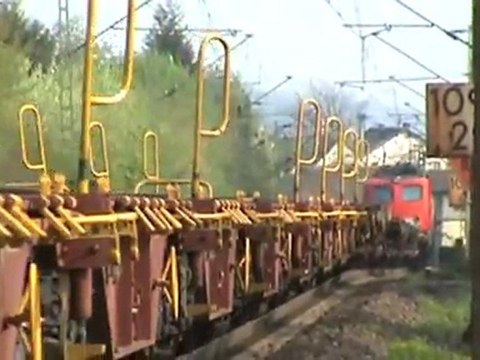 BR139 und leere Containerwagen Richtung Neuwied bei Unkel